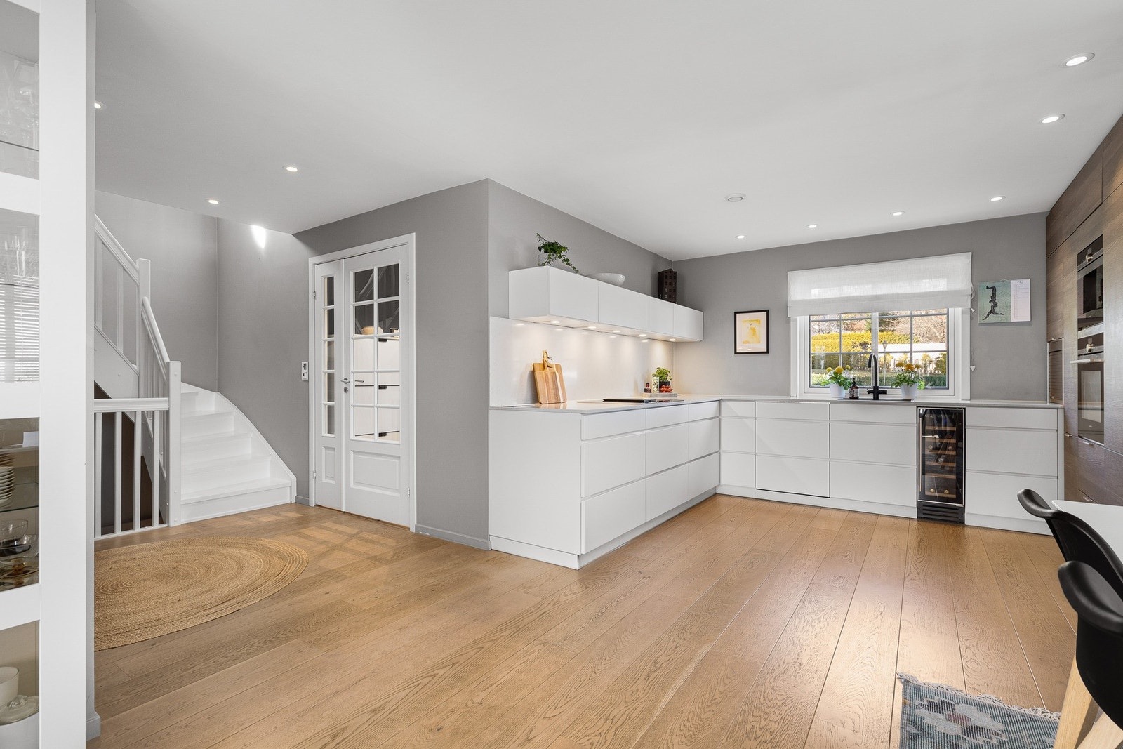 Boligen har moderne tekniske installasjoner som balansert ventilasjon og sentralstøvsuger Galleribilde