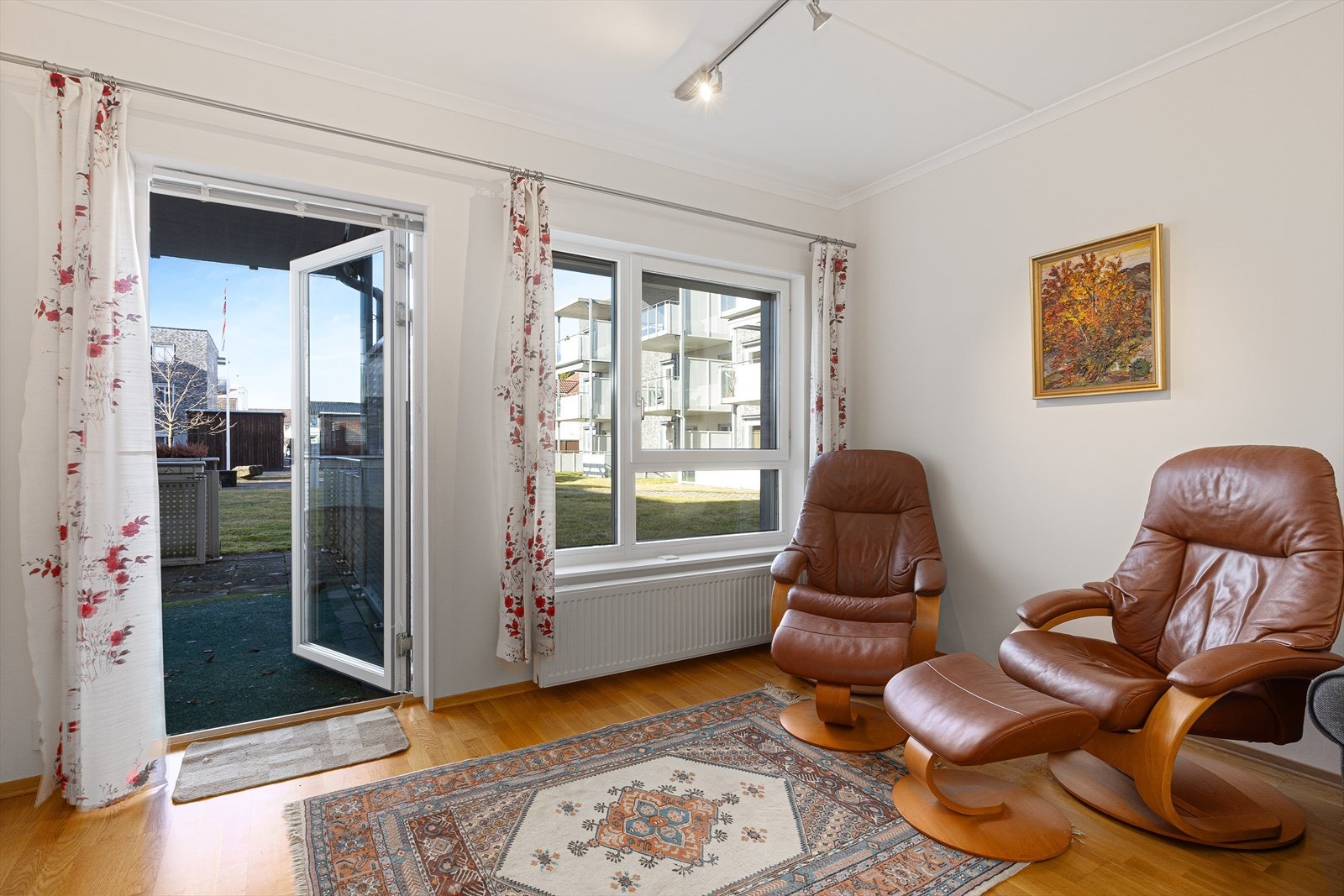 Hyggelig utsikt inn mot tunet. Galleribilde