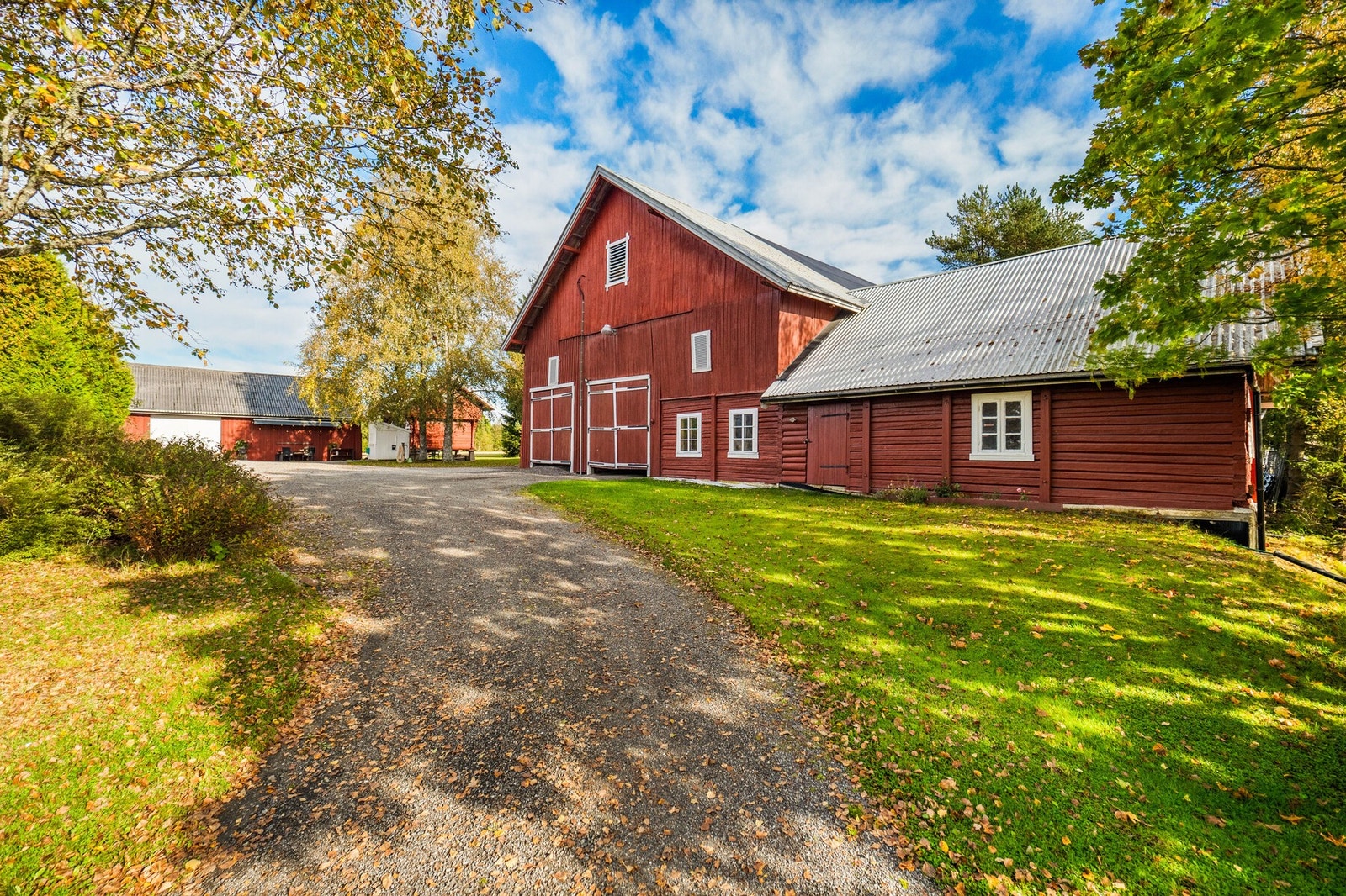 Veien opp mot tunet. Galleribilde