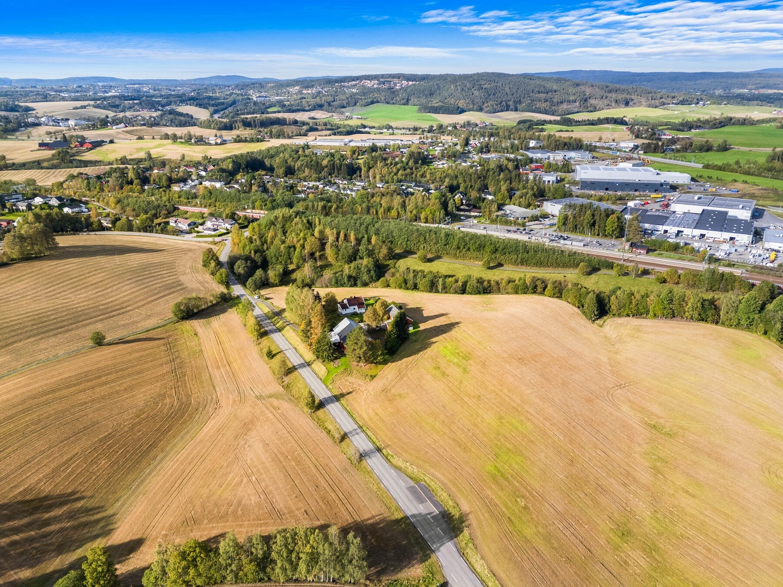 Kun ca. 35 min. reise til Oslo S, inkl. gange til Lindeberg togstasjon. Galleribilde