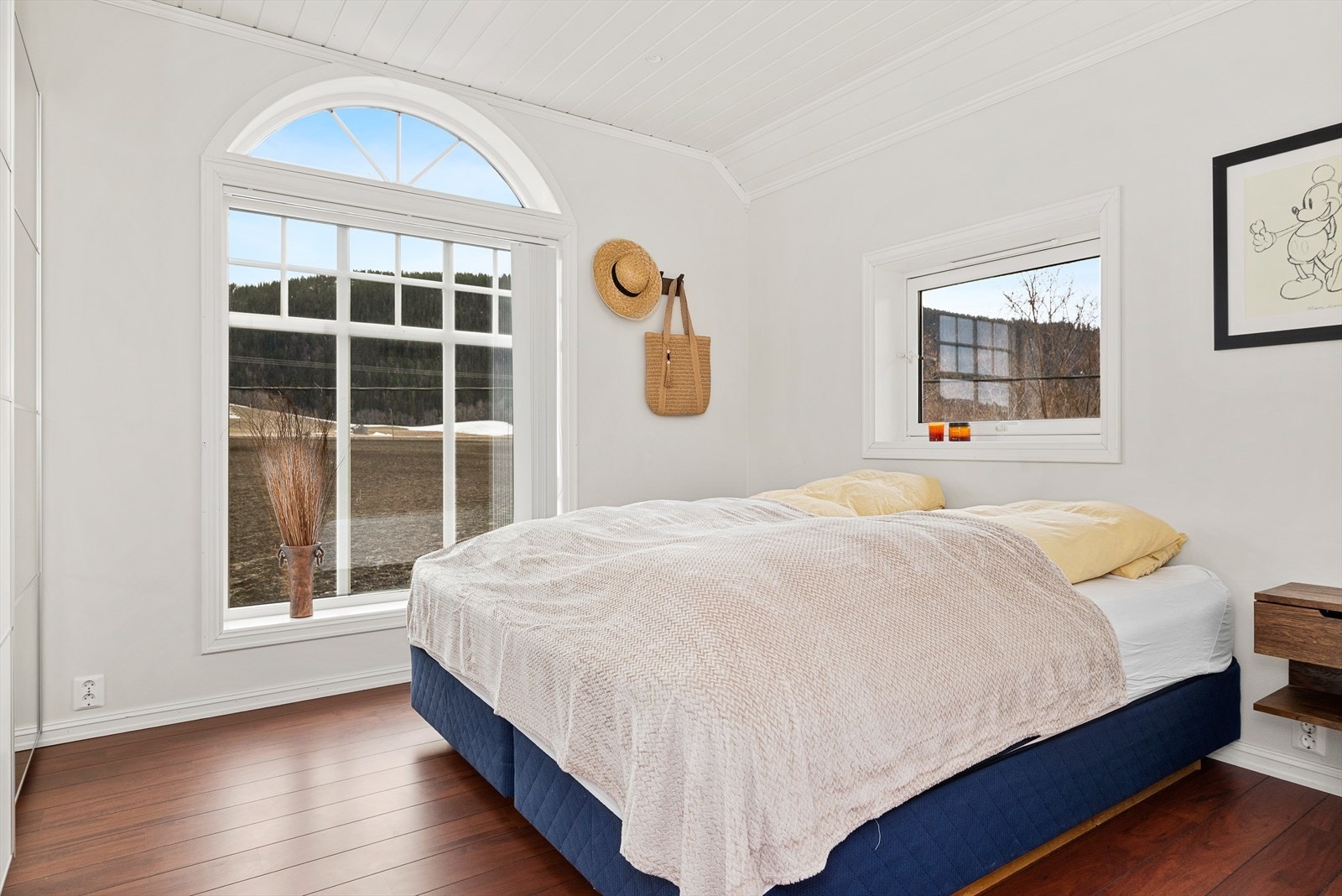 Boligen har totalt 6 soverom. 4 av disse er i hoveddelen Galleribilde