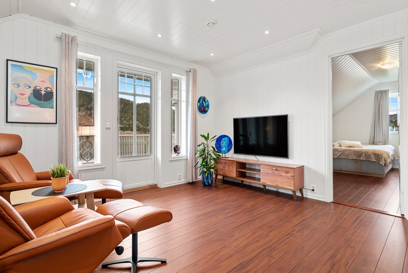 Praktisk loftstue med utgang til balkong Galleribilde