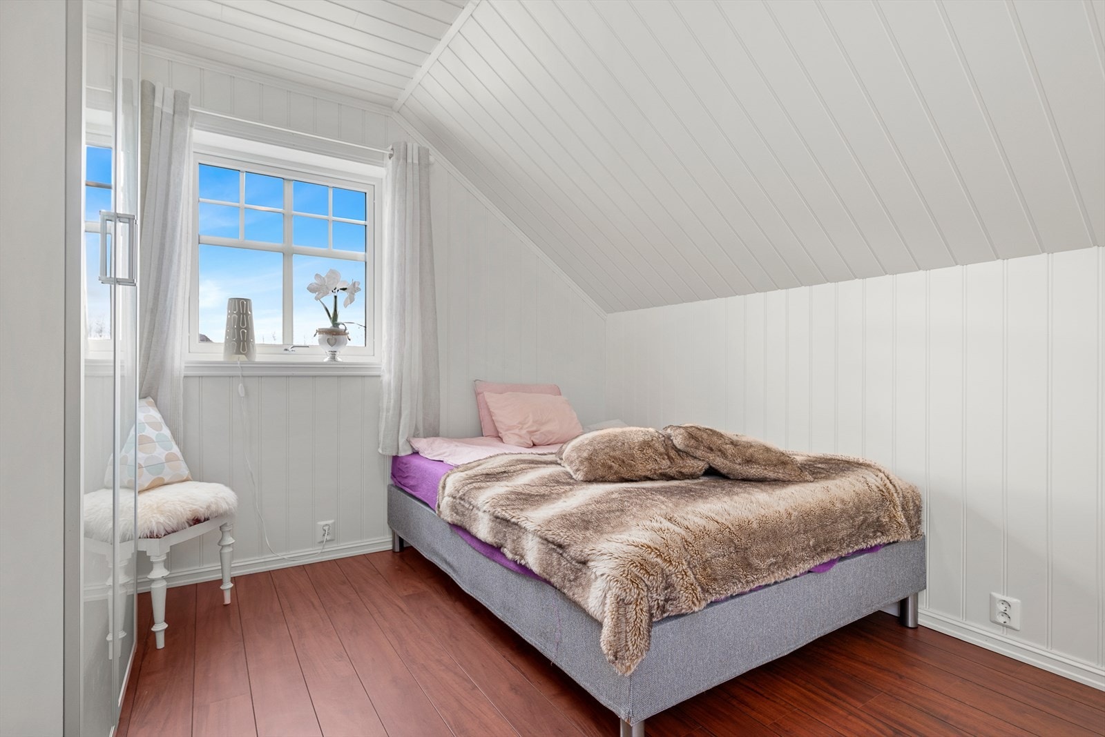 Alle 4 soverommene i hoveddelen ligger i 2. etasjen Galleribilde