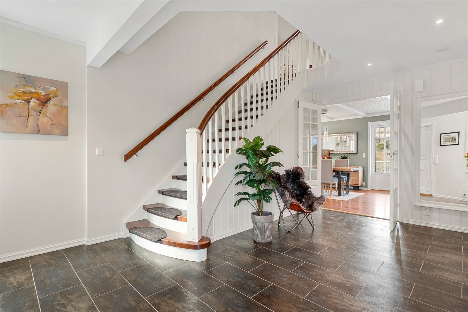 Stor og fin entré/hall Galleribilde