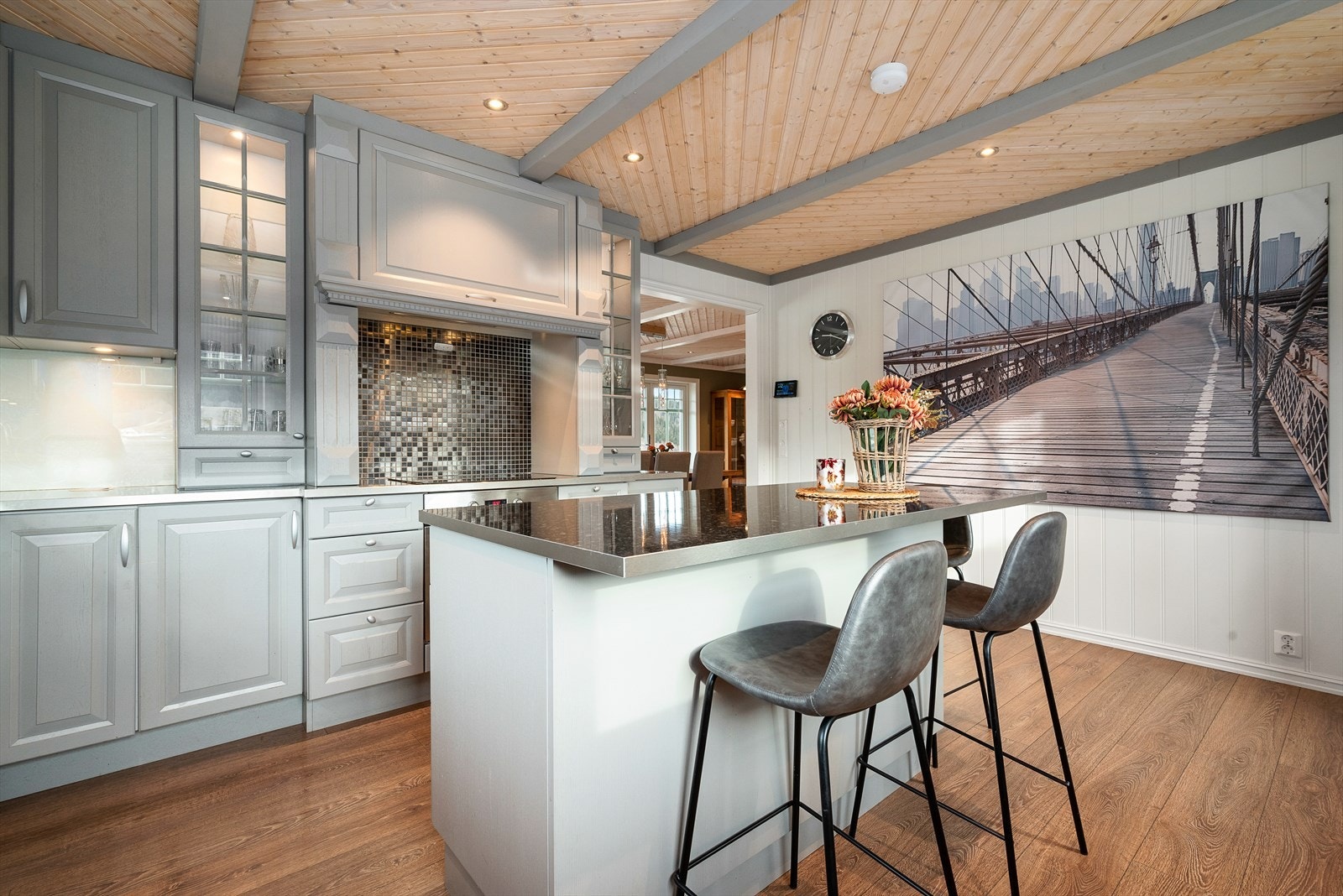 Stort og fint kjøkken fra byggeår Galleribilde