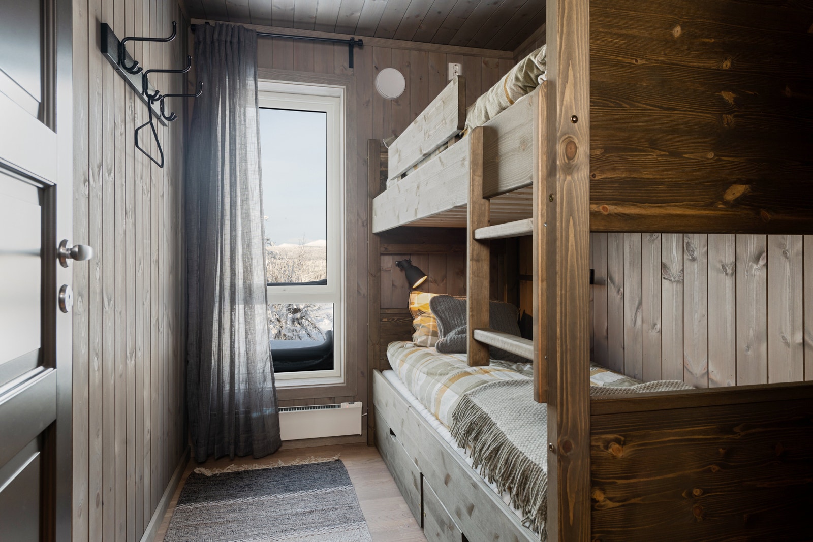 Interiørbilde fra en annen Snøhetta hytte Galleribilde