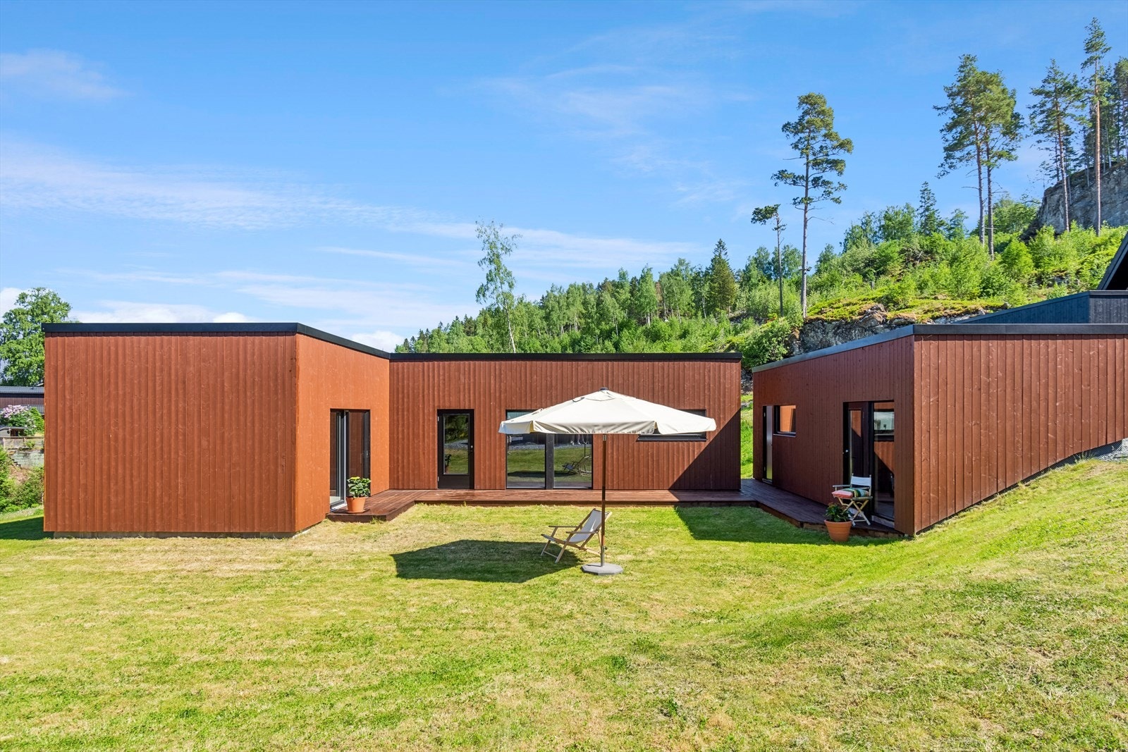 Den ene hyttetypen har et lunt og godt atrium som gir en skjermet og god hytteopplevelse. Galleribilde