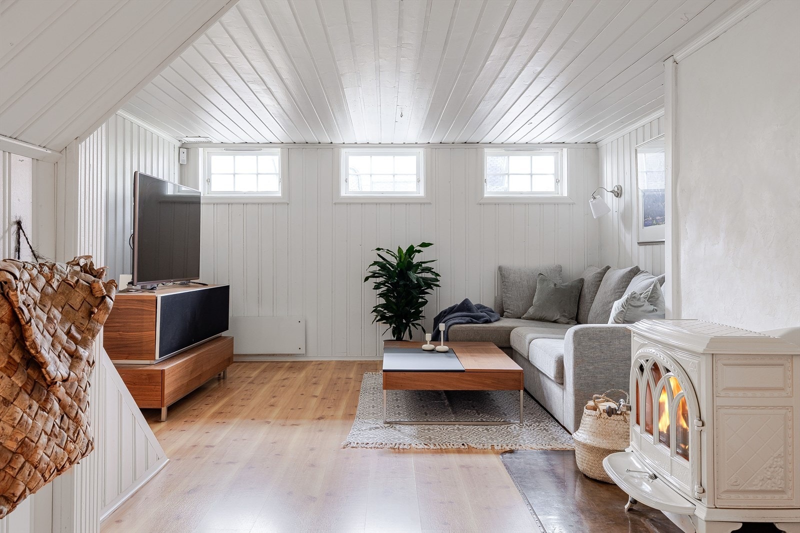 Det gjøres oppmerksom på at stuen ikke har godkjente rømningsvinduer. Galleribilde