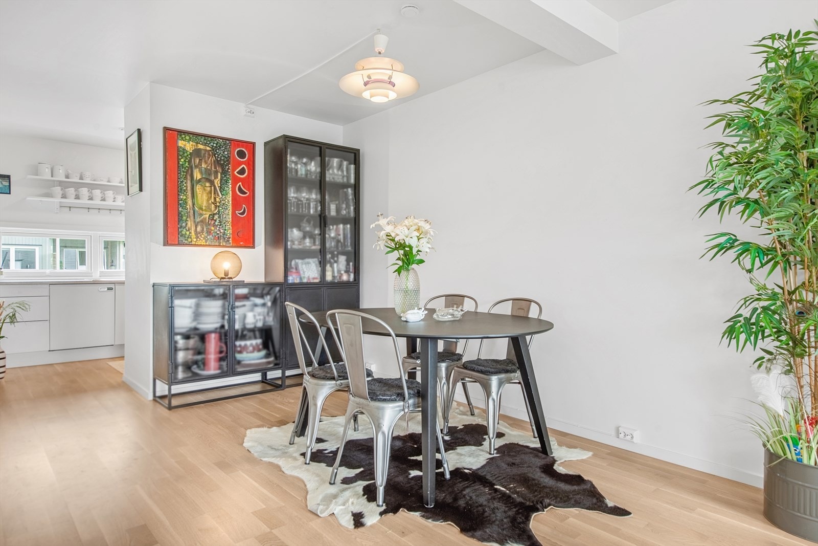 Mulighet for stort spisebord. Galleribilde