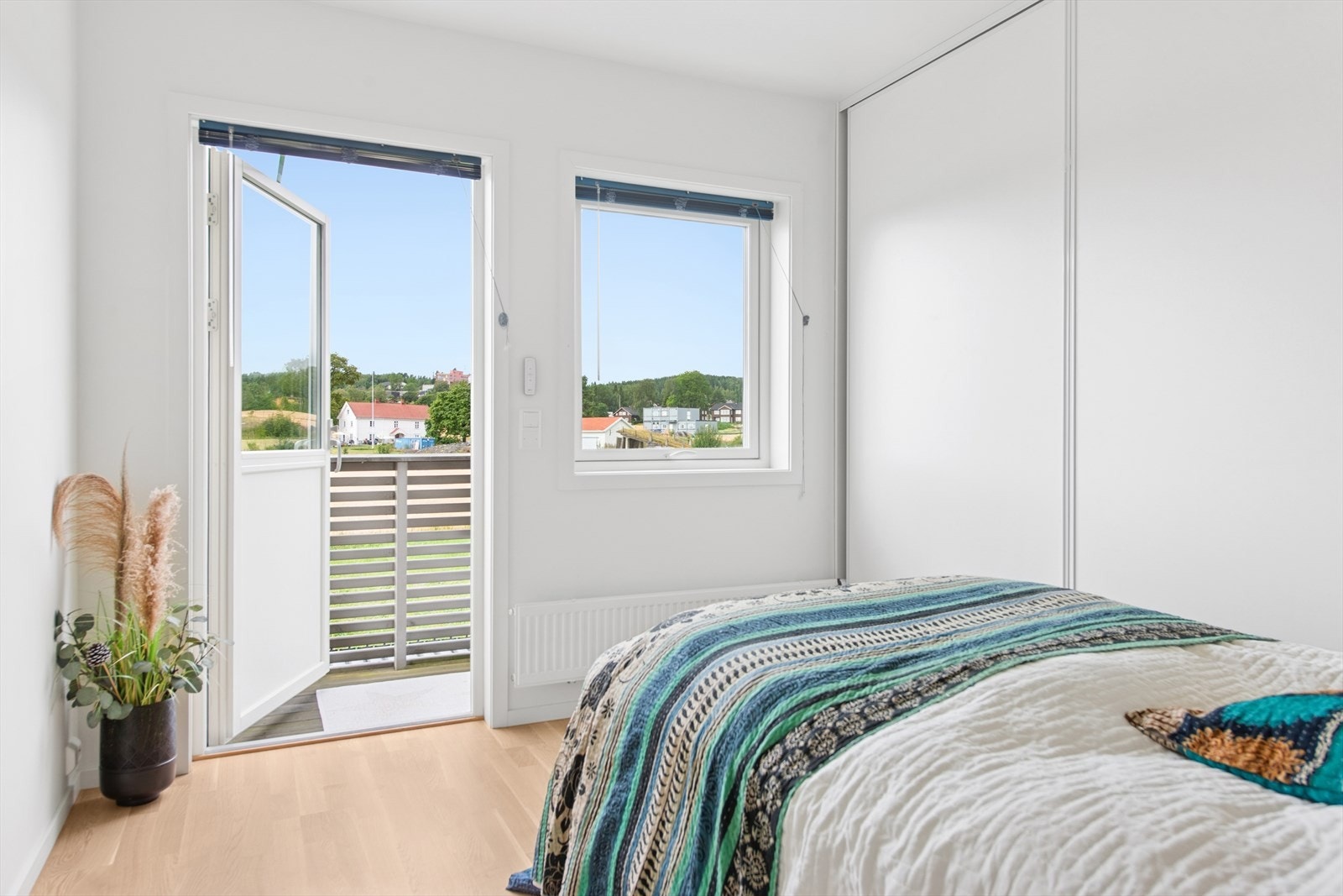 Hovedsoverom med egen balkong tilknyttet rommet. Galleribilde