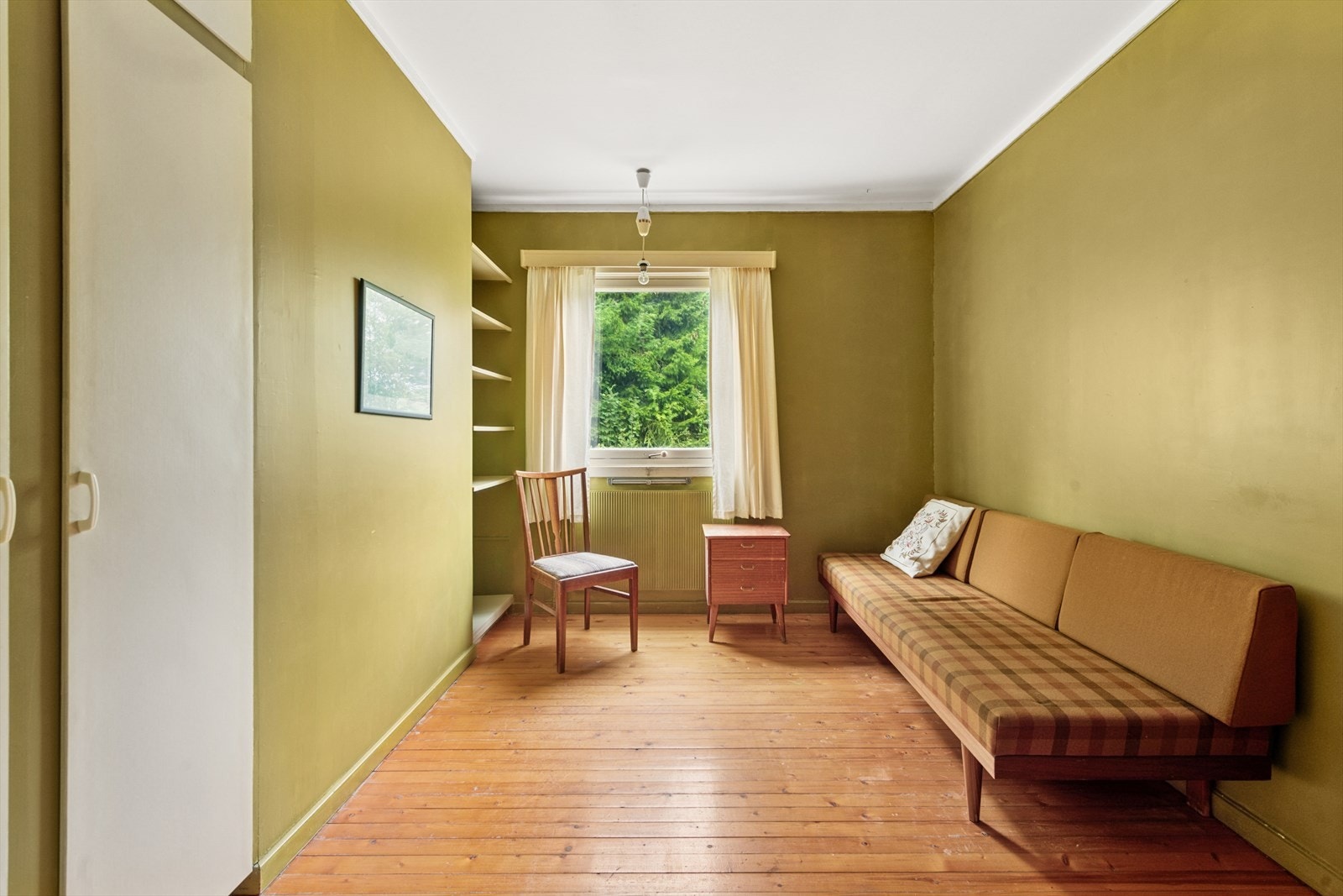 Det er vannbåren varmeanlegg med elektrisk fyring i hele boligen. Galleribilde