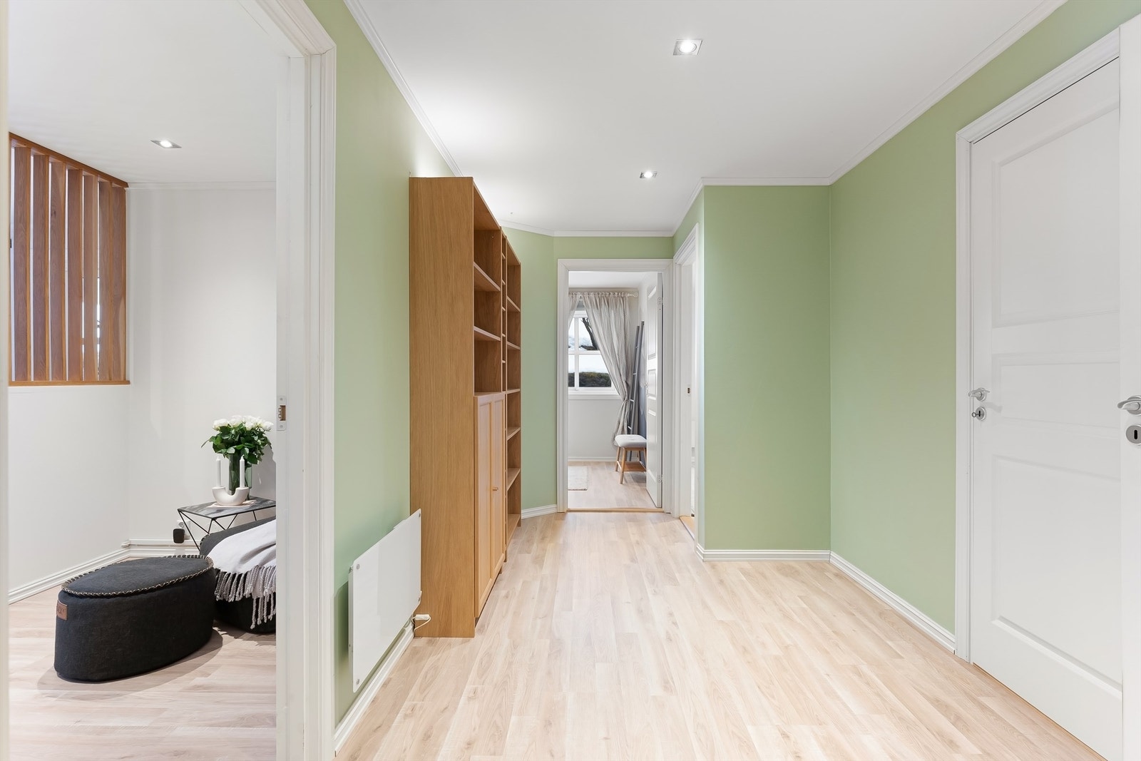 Fra gangen er det adkomst til begge soverommene Galleribilde