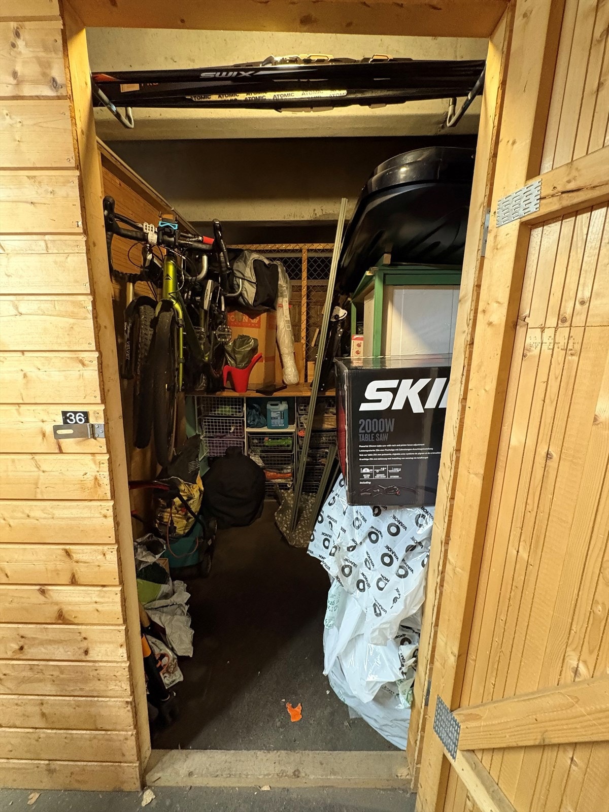 Selgers bilde av bod ved garasjen Galleribilde