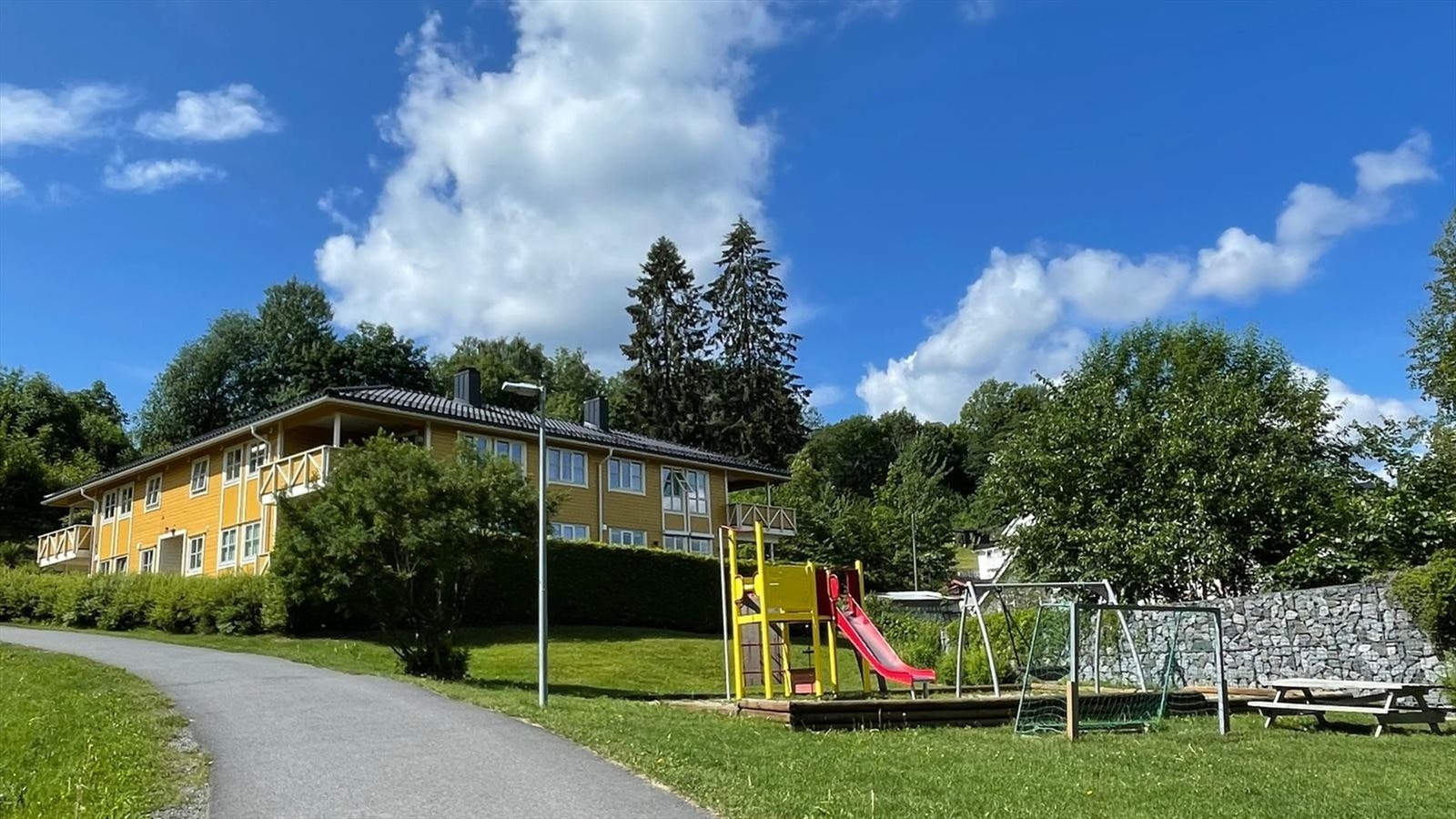 Selgers bilde av lekeplassen ved nr.71 Galleribilde