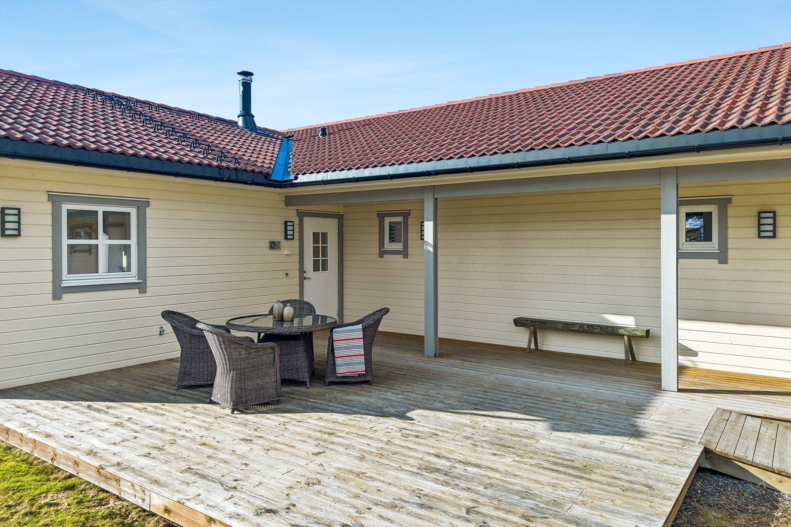 De store uteplassene gir rikelig med plass for utemøbler og lar deg følge solen gjennom dagen. Galleribilde