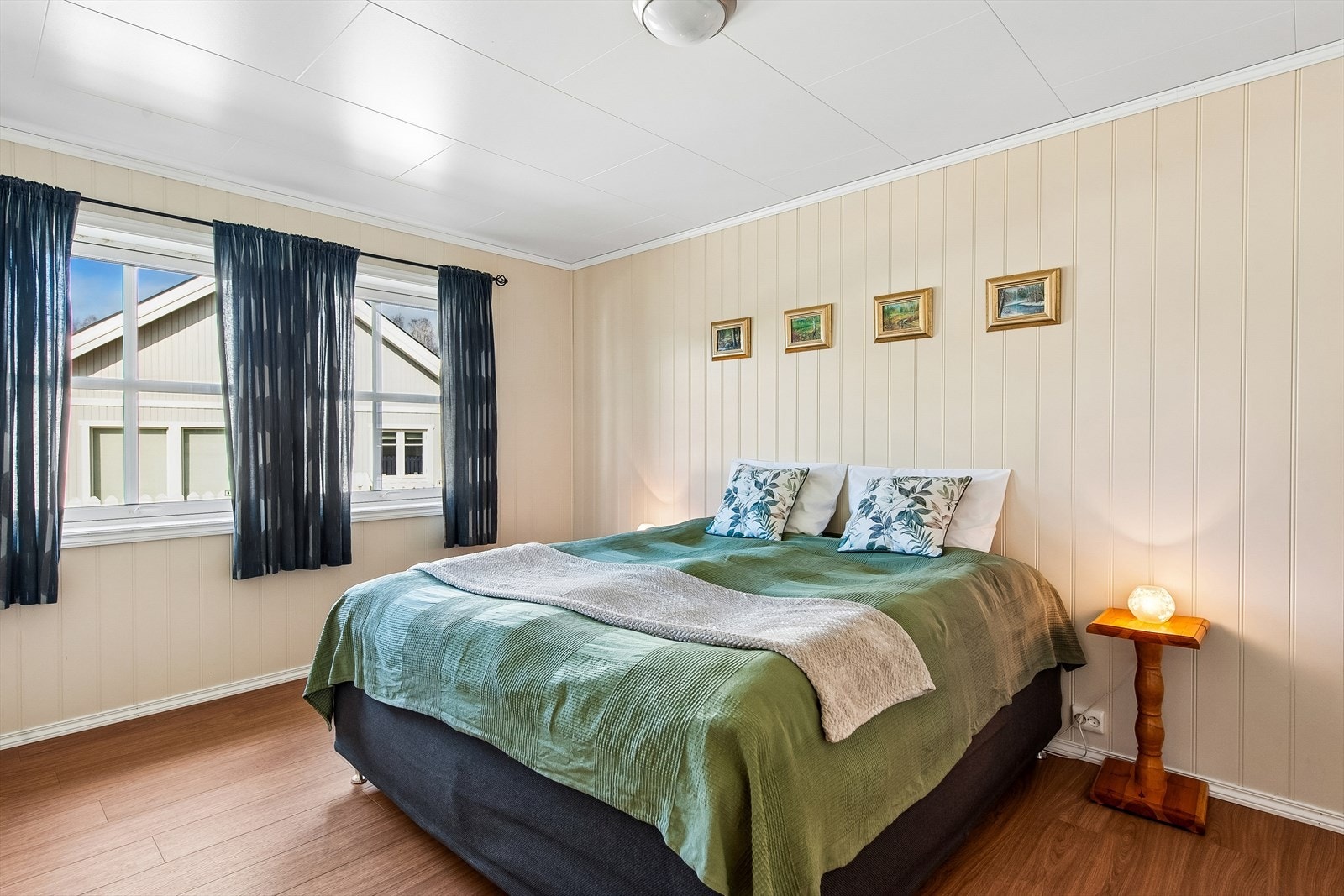 Hovedsoverommet har god plass til dobbeltseng og er enkelt å møblere. Galleribilde