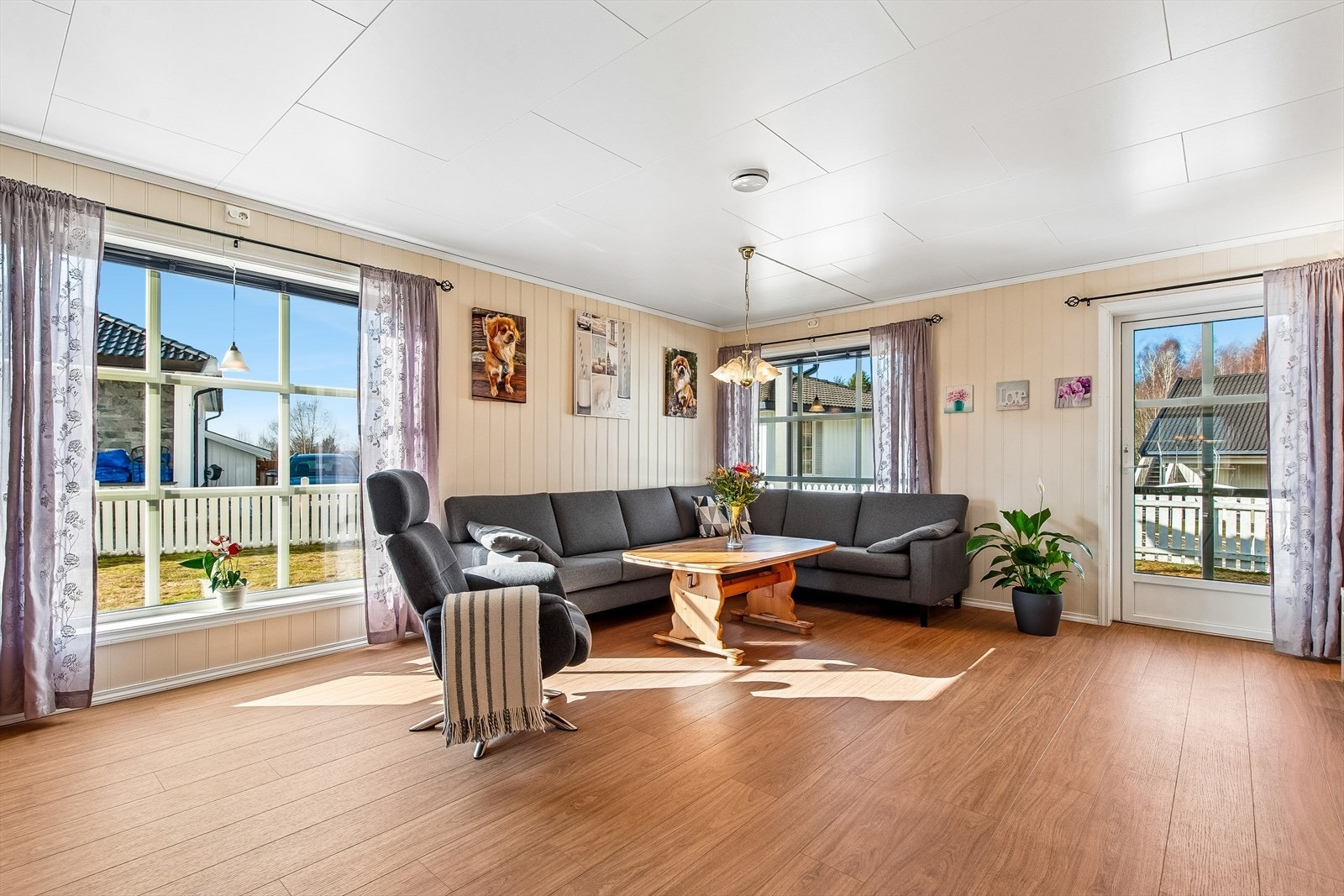 Den åpne løsningen gir en god romfølelse og fleksible møbleringsmuligheter. Galleribilde