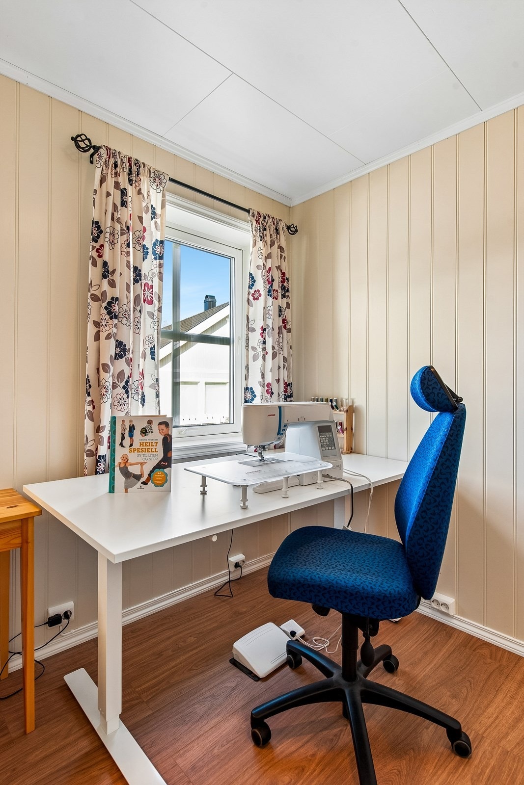 Det tredje soverommet er i dag innredet som kontor, men kan fint benyttes som soverom. Galleribilde