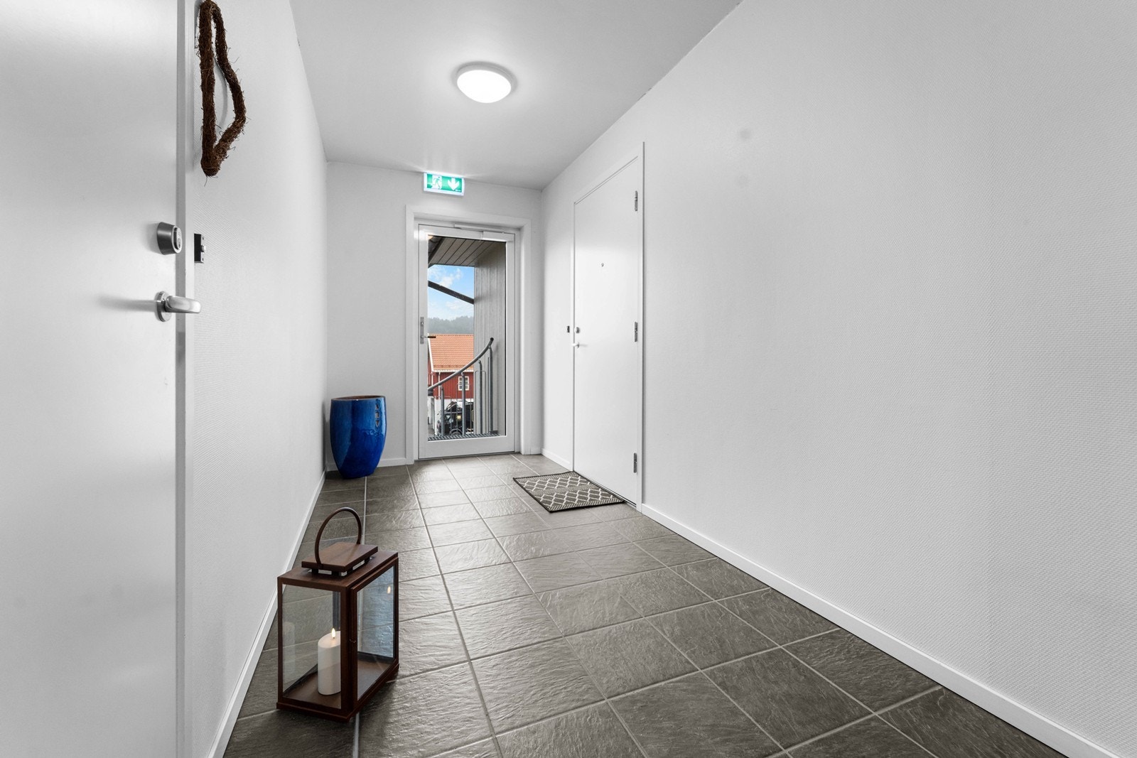 Fellesgang - heis i bygget. Galleribilde