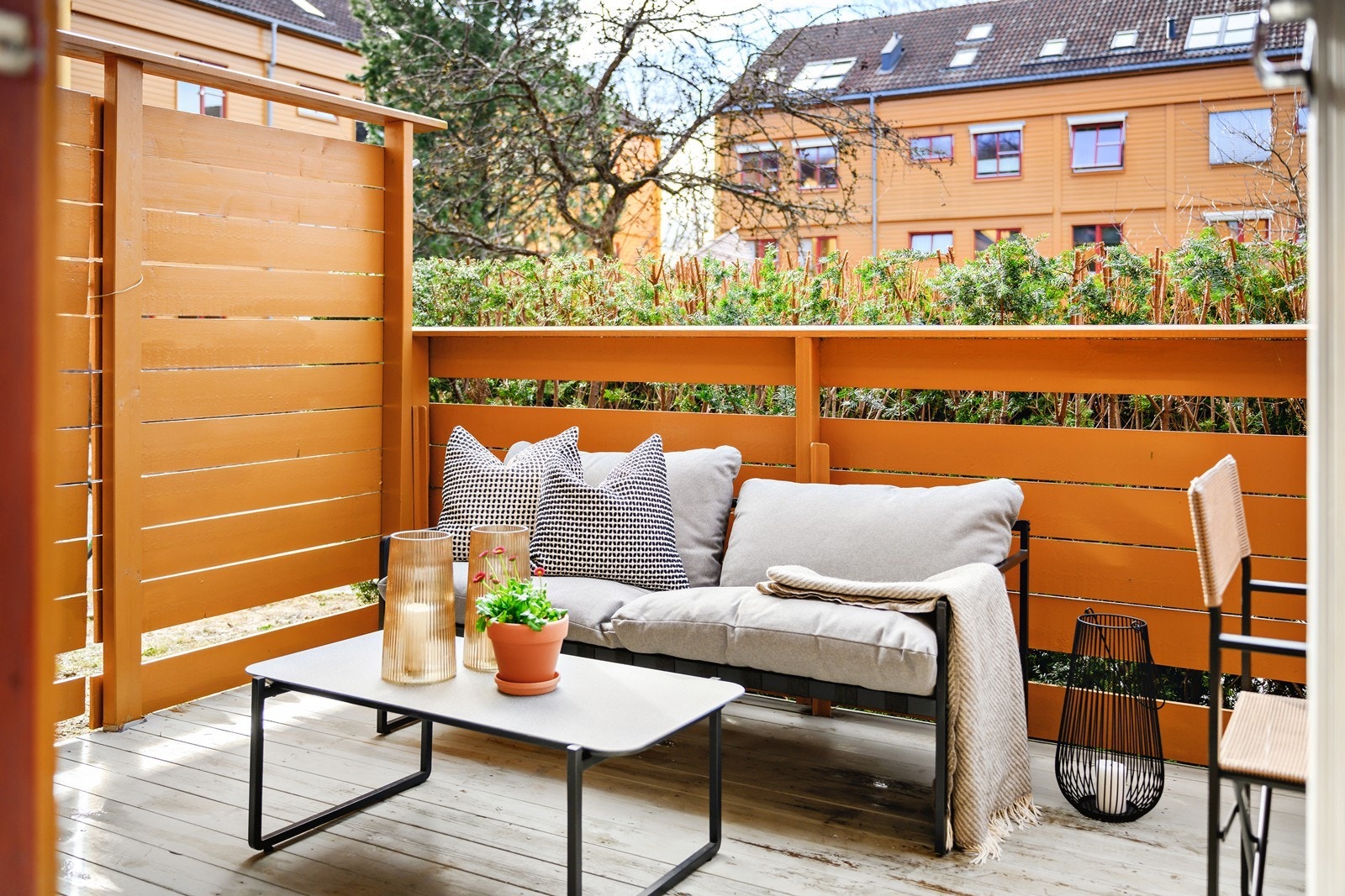 Fra stuen er det utgang til en vestvendt terrasse på ca. 14 kvm Galleribilde