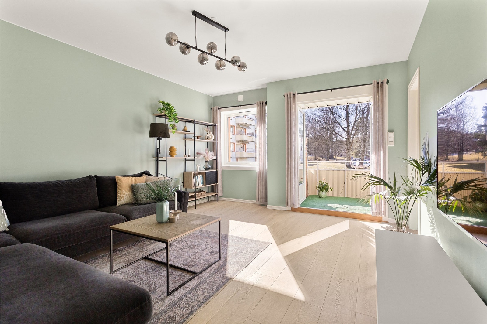 Velkommen til Etterstadsletta 25A! En betydelig oppgradert 3-roms leilighet med en gjennomgående moderne standard. Galleribilde