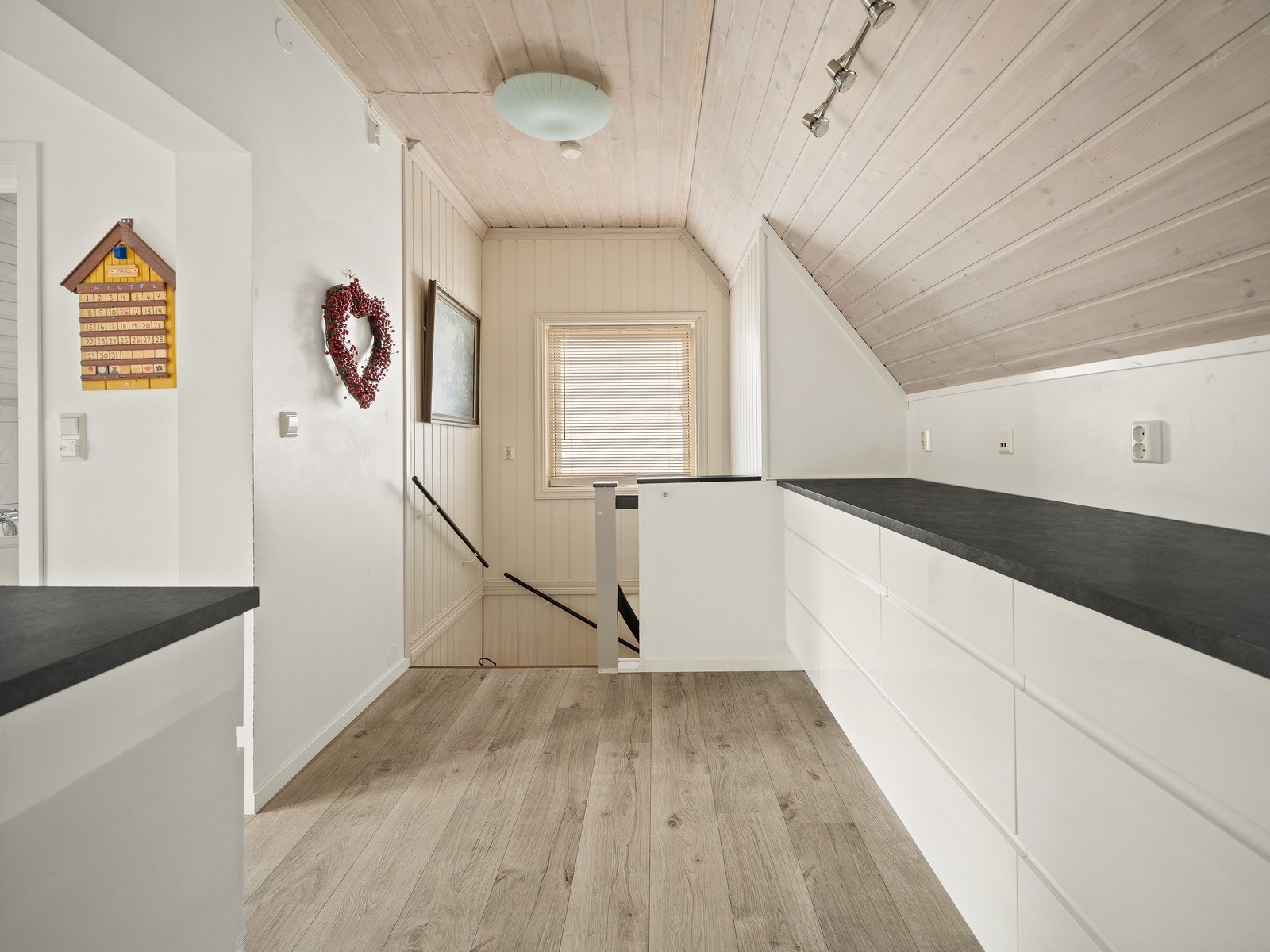 Hall / grovkjøkken i hoveddelen. Galleribilde