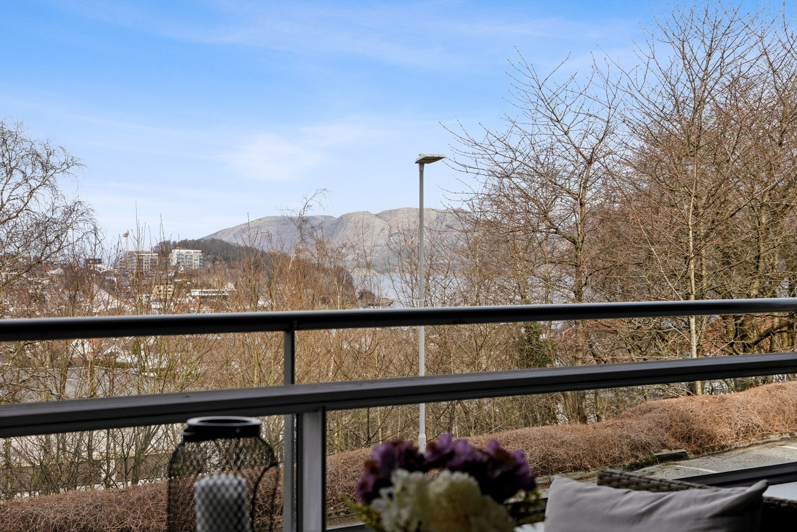 Utsikt mot Gandsfjorden og Lura. Galleribilde