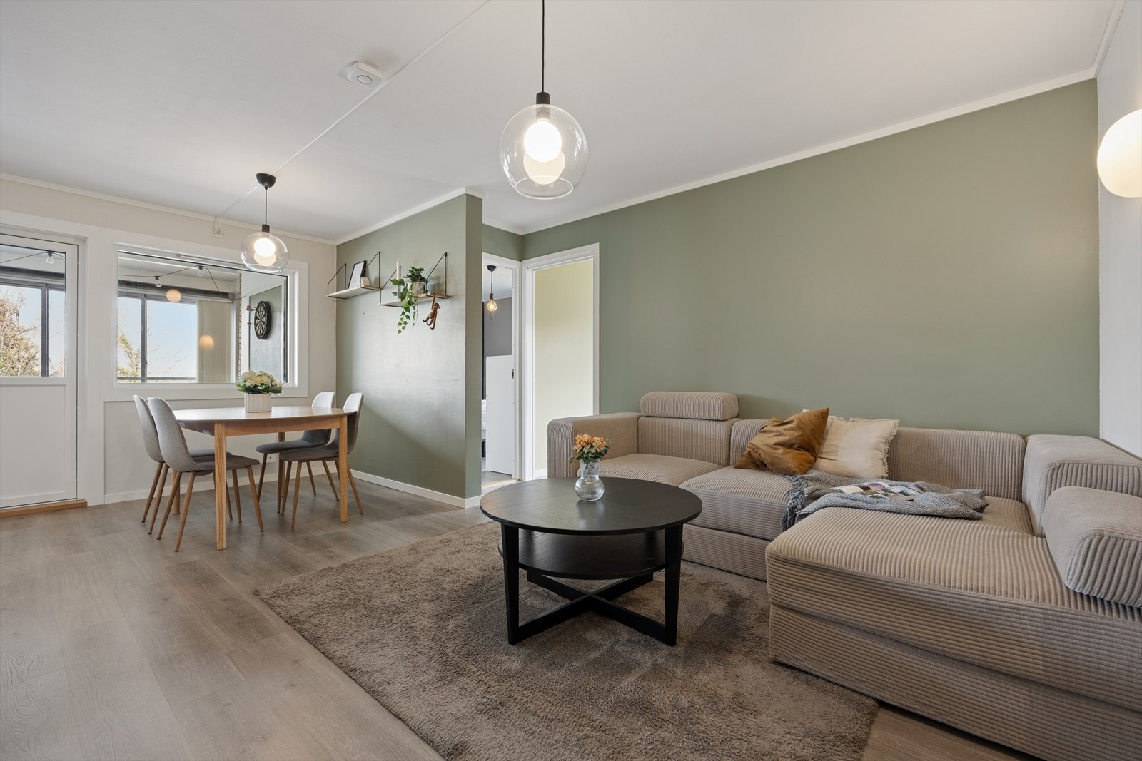 DNB Eiendom V/Mikal Nådland har gleden av å presentere Ståle Kyllingstads vei 5 - En romslig og tiltalende 4-roms leilighet med sentral beliggenhet på Varatun. Galleribilde