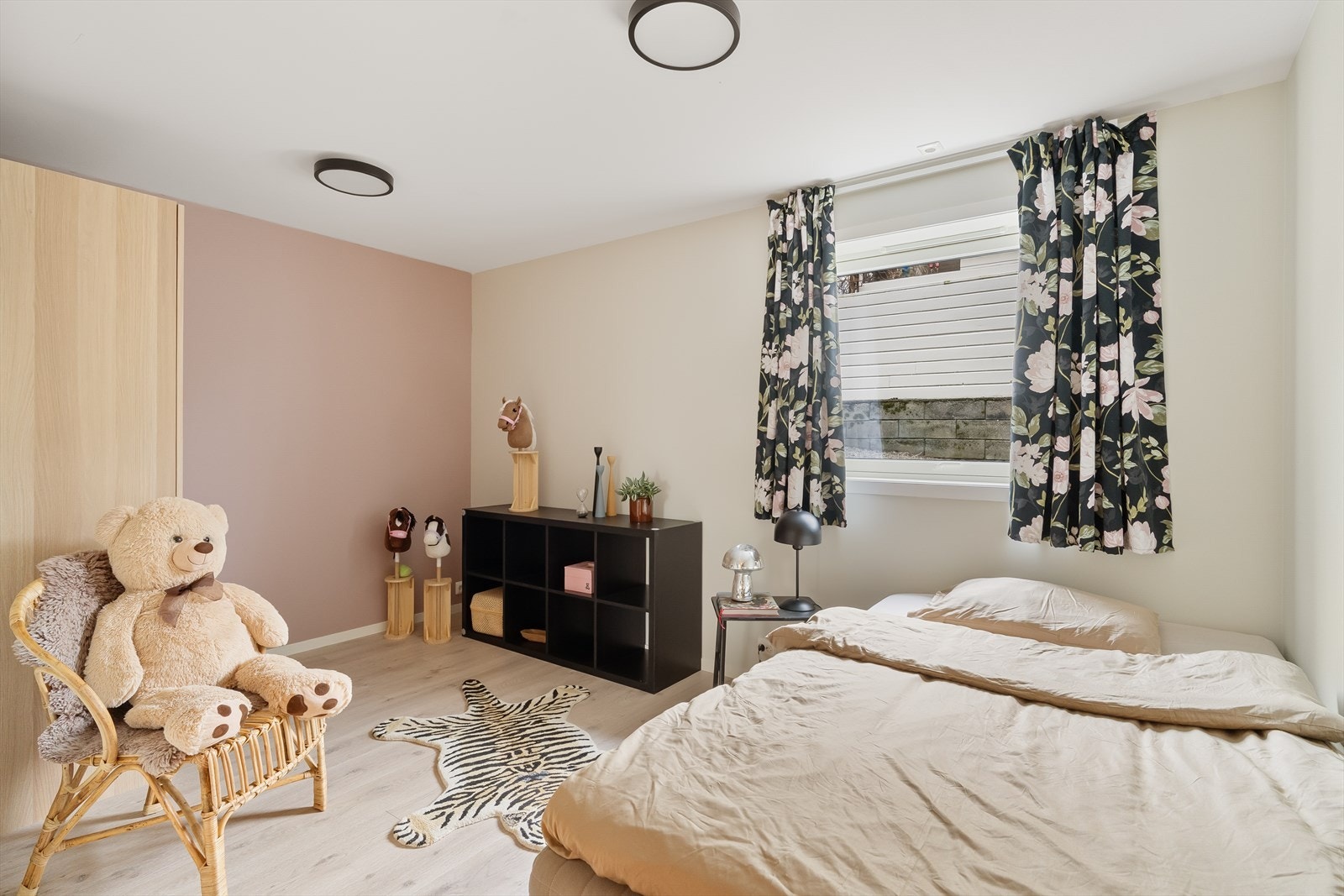 To gode soverom i etasjen Galleribilde