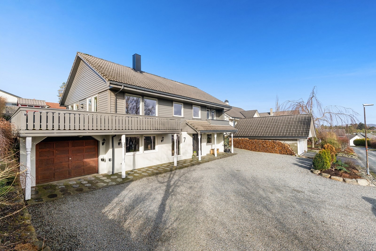 Velkommen til Skjærpevegen 7 - presenteres av Gro Anita Nøkland i Eiendomsmegler 1 Jærmegleren Foto: Trond-Eirik Husvæg Galleribilde