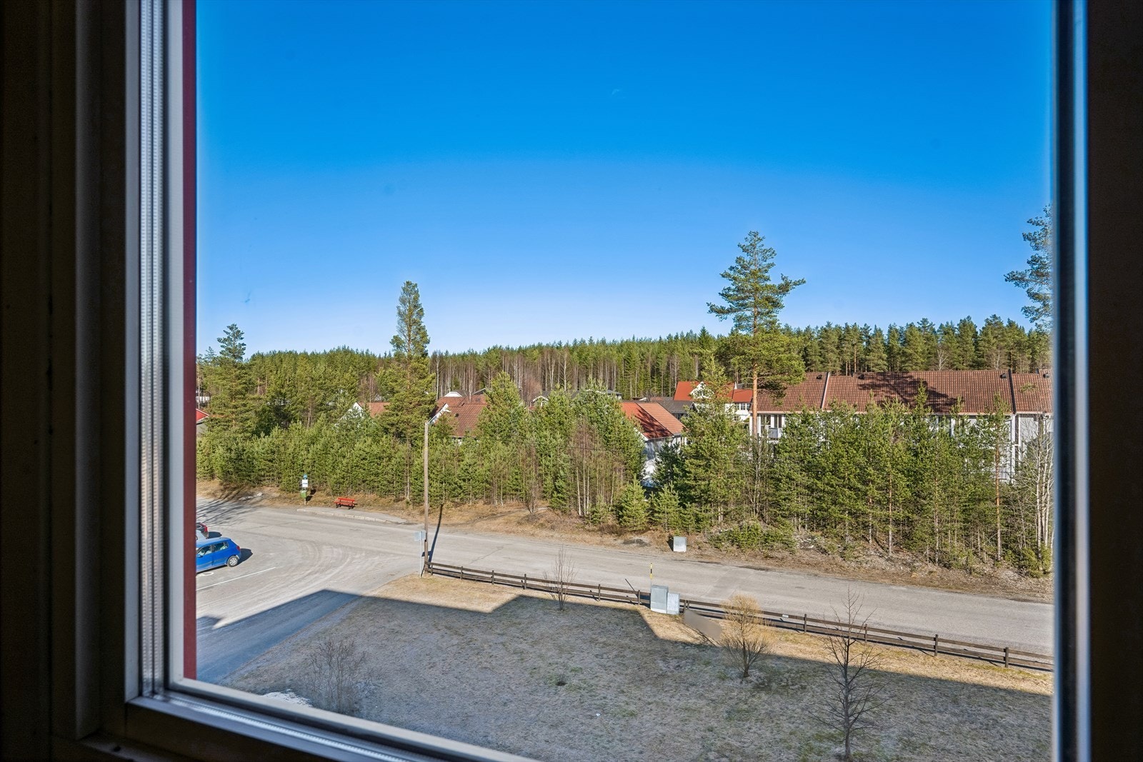 Nærhet til skog og mark med gode turmuligheter rett utenfor døren. Galleribilde