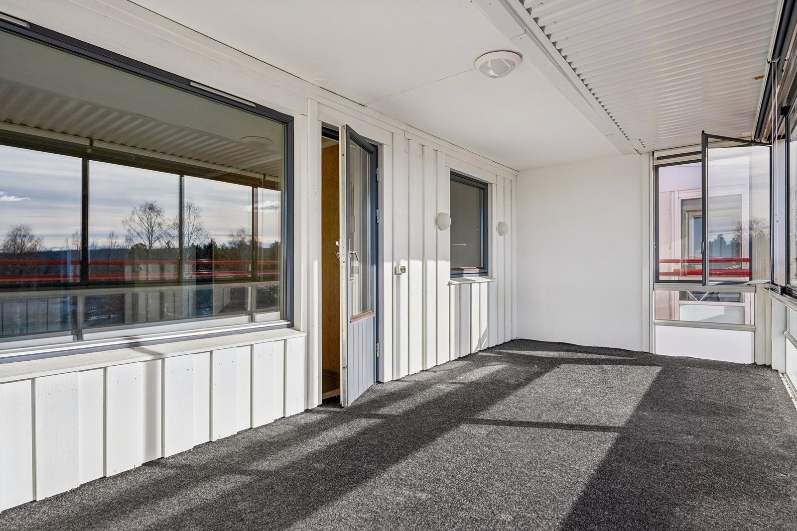 Balkongen ble innglasset i regi av borettslaget i perioden 2013/2014. Galleribilde