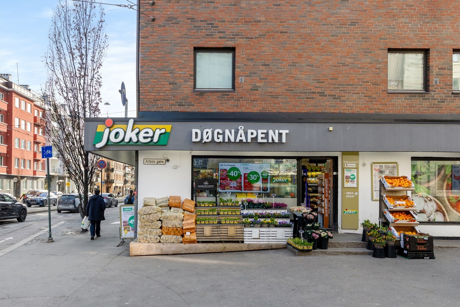 Døgnåpen Joker i samme bygg, som gir enkel og umiddelbar tilgang til dagligvarer hele døgnet. Galleribilde
