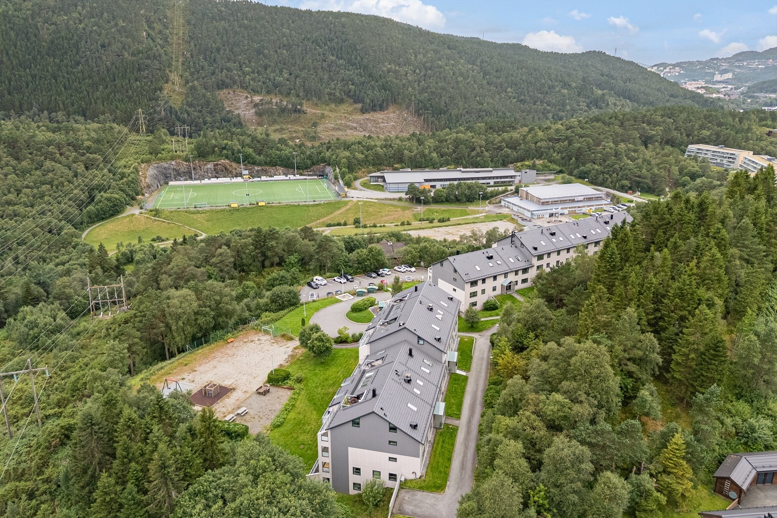 Flaktveithaugen borettslag består av totalt 56 leiligheter fordelt på to blokker. Galleribilde