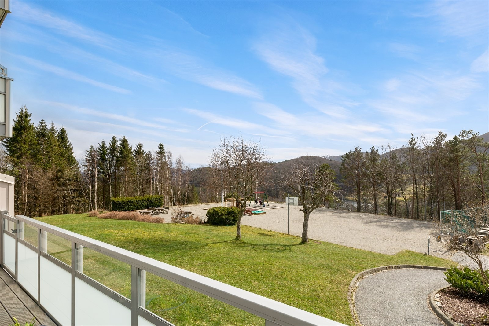 Du har også egen port fra balkong, som kan brukes jevnlig for å komme inn og ut med varer. Galleribilde