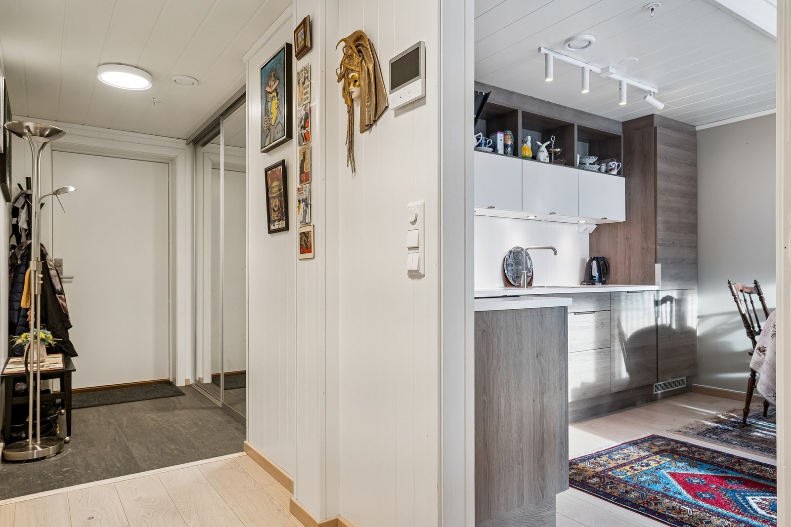 Gang som binder rommene sammen på en naturlig måte. Galleribilde