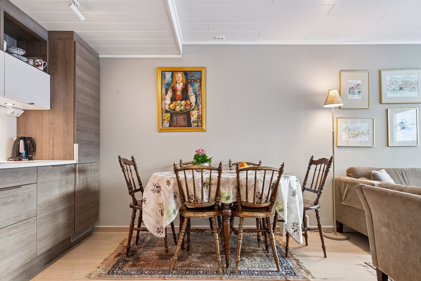 Plass til spisegruppe. Galleribilde