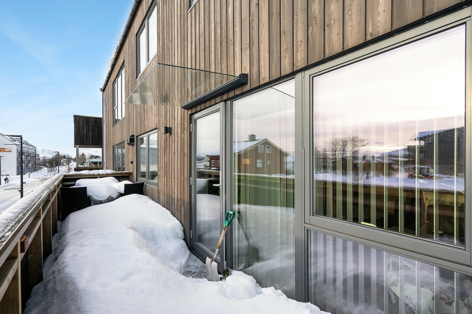 Terrasse med plass til utemøbler. Galleribilde