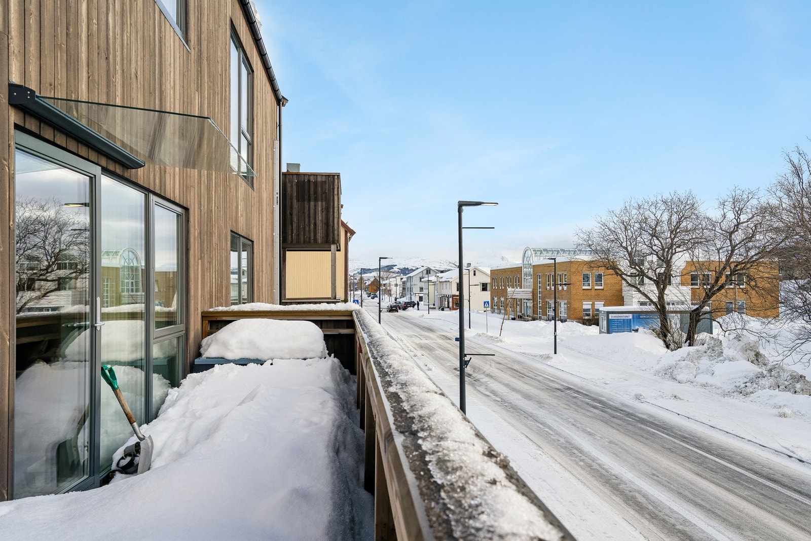 Sentralt plassert i Leknes sentrum. Galleribilde