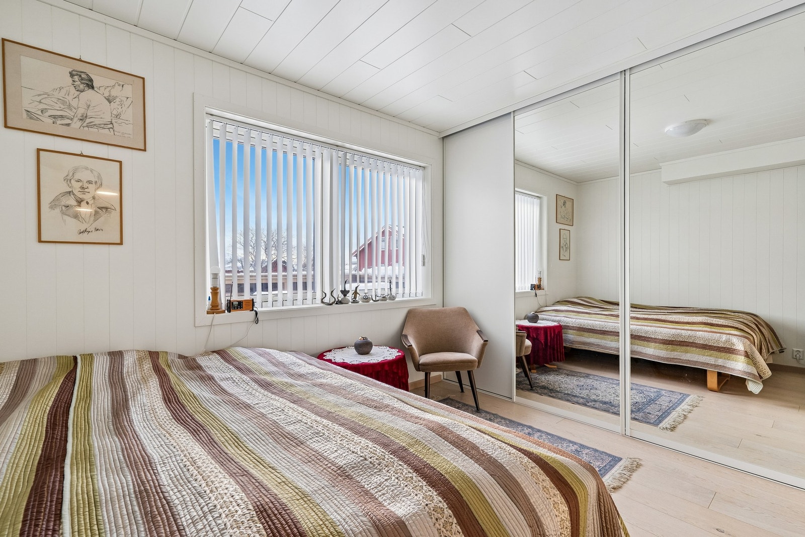 God plass til ønsket seng og garderobeløsning. Galleribilde