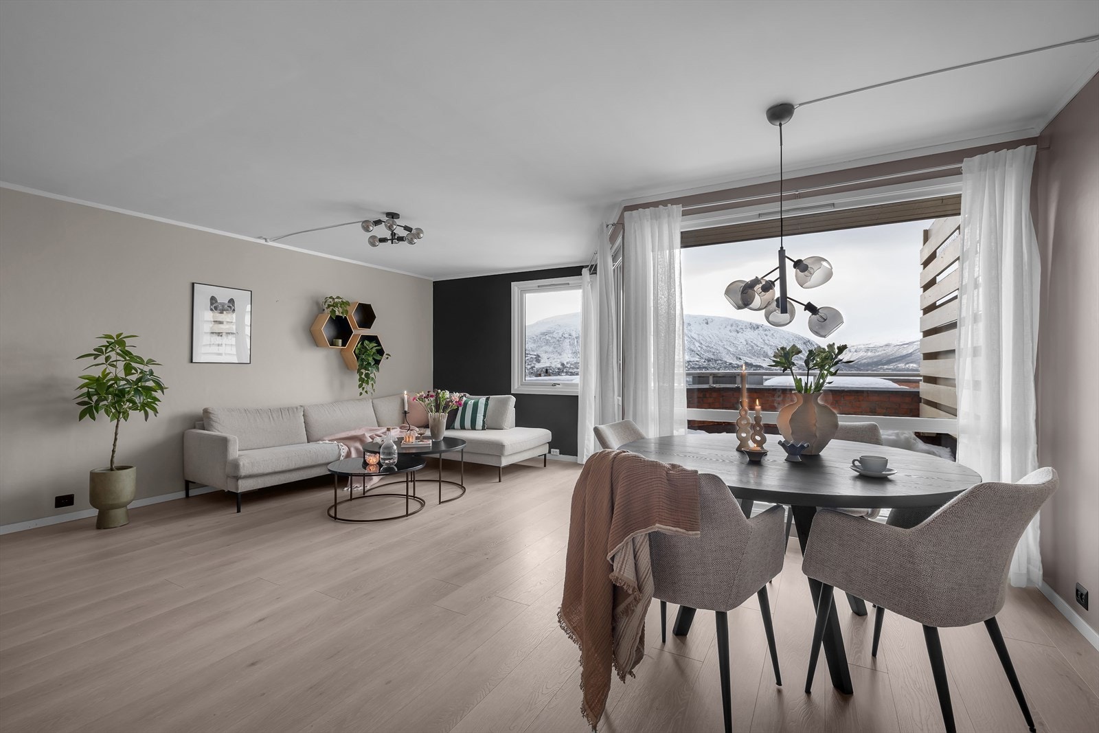 Velkommen til Utsikten 213, en flott 3-roms leilighet på Stakkevollan! Galleribilde