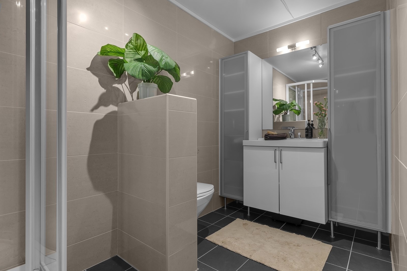 Flislagt bad med varmekabler i gulv Galleribilde