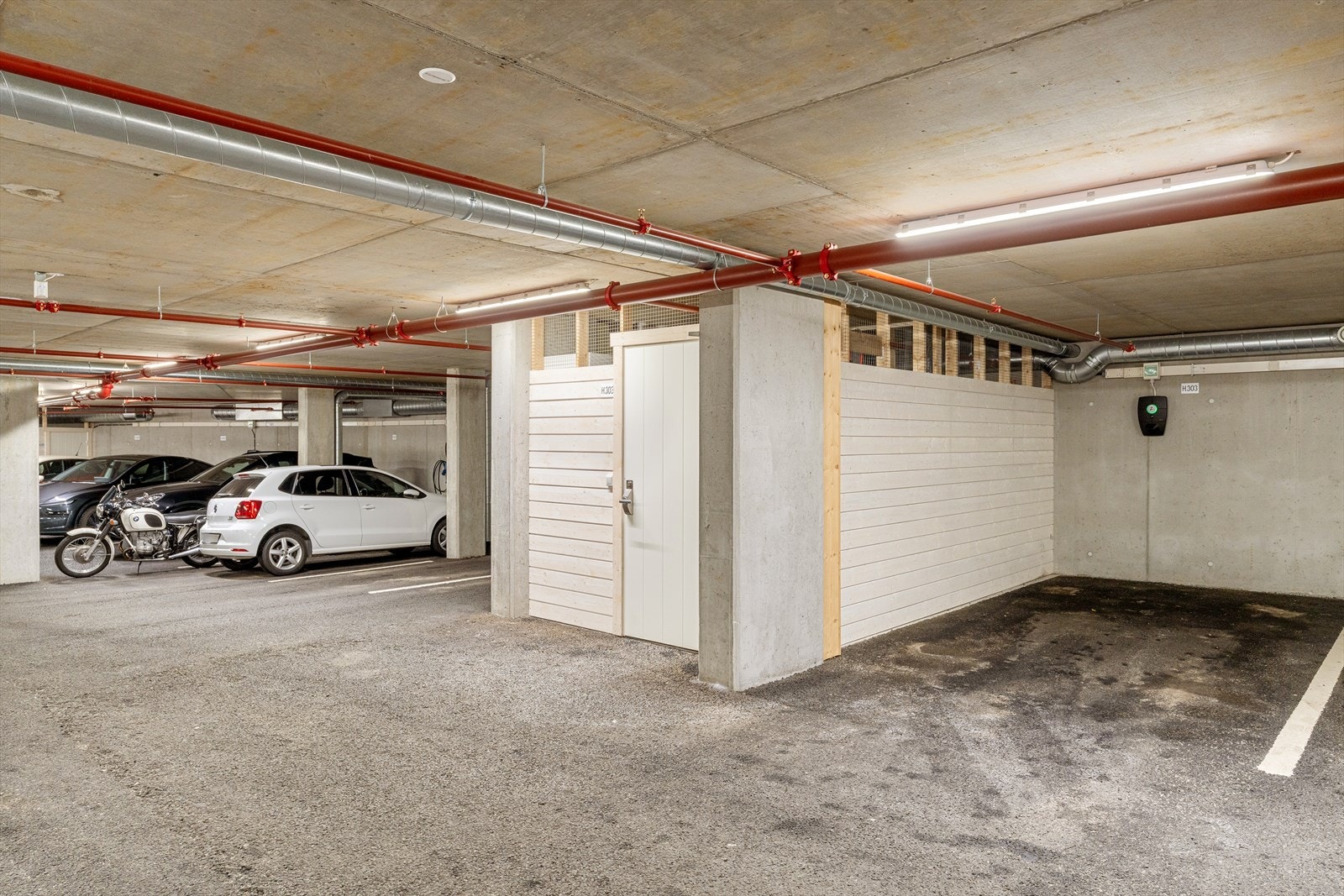 Parkering og bod i kjeller Galleribilde