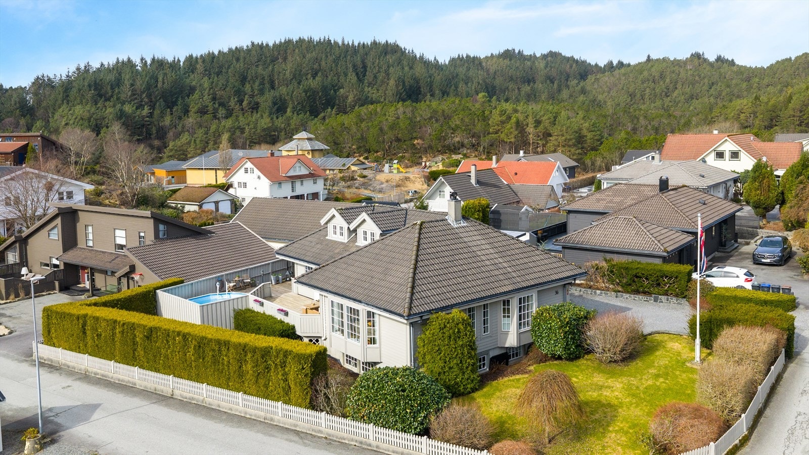 Matrosvegen 36 er en innholdsrik og flott familiebolig over tre plan med gjennomgående god standard Galleribilde