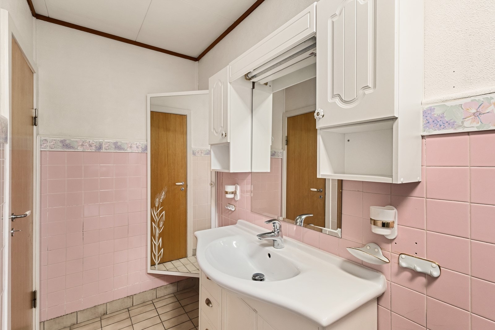 Både bad og kjøkken er modne for utskiftning Galleribilde