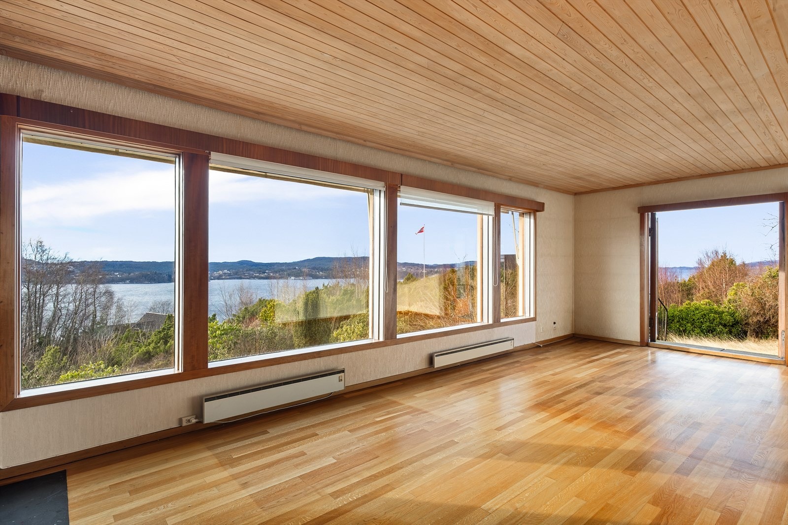 To-fløyet dør til hage og uteplass Galleribilde