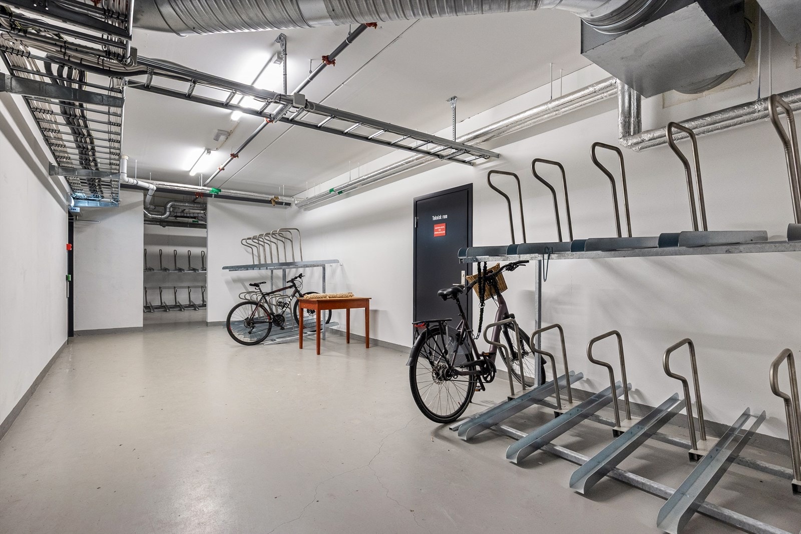 Felles sykkelrom - rikelig med plasser. Galleribilde