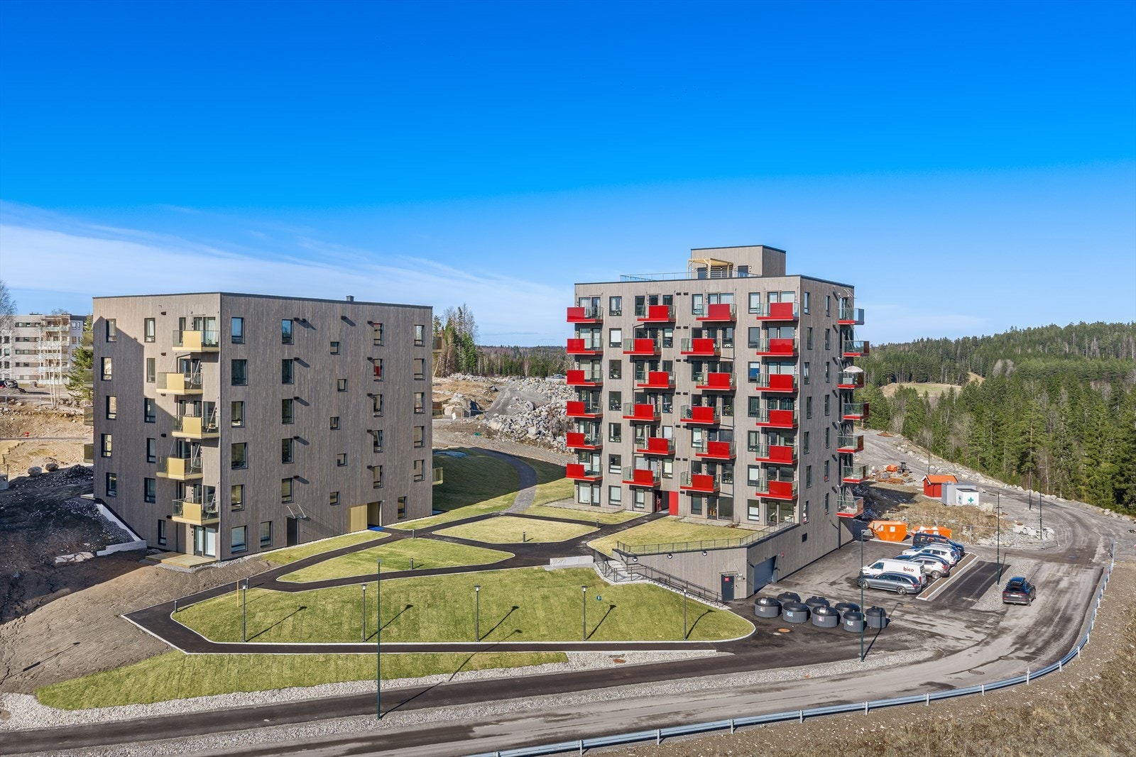 Boligsameiet Solerunden 64-66 består av 2 bygg med til sammen 72 leiligheter. Galleribilde