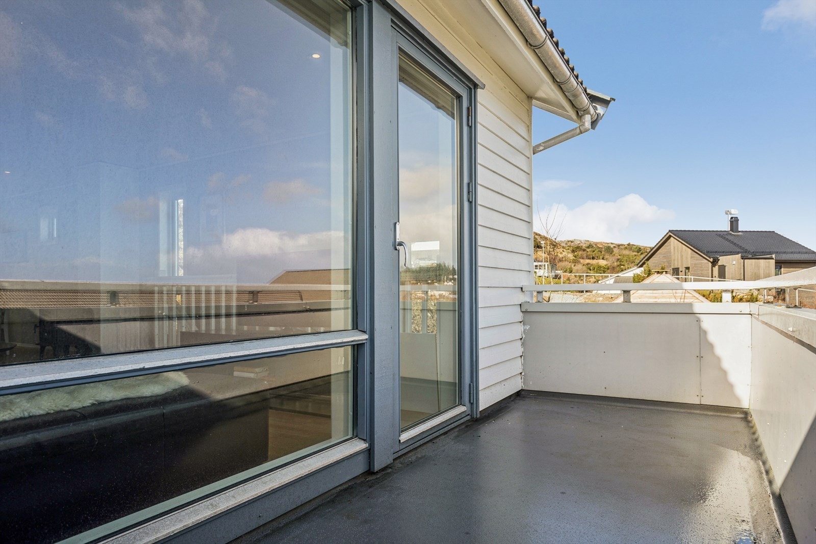 Balkong med plass til sittegruppe. Galleribilde