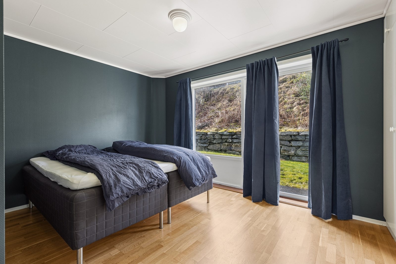 Soverom 2/ hovedsoverom. Galleribilde